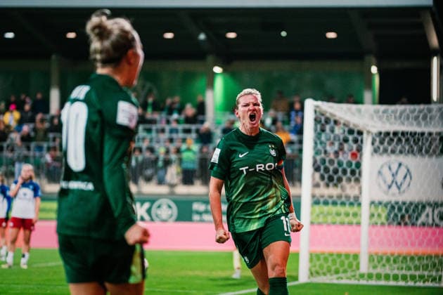 Google Pixel Frauen-Bundesliga: VfL Wolfsburg vs. Hamburger SV, 21.12.2025 TOR, JUBEL zum 2:1 durch Alexandra Popp (VfL Wolfsburg, 11); Fußball, Google Pixel Frauen-Bundesliga, 14. Spieltag: VfL Wolfsburg vs. Hamburger SV am 21.12.2025 im AOK Stadion, Wolfsburg DFB REGULATIONS PROHIBIT ANY USE OF PHOTOGRAPHS AS IMAGE SEQUENCES AND OR QUASI-VIDEO.