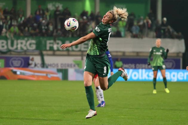 VfL - HSV, BL Frauen Wolfsburg, 21.12.2025, FUßBALL - VfL Wolfsburg vs. Hamburger SV, Google Pixel Frauen-Bundesliga, Saison 2025 26. Lena Lattwein (VfL Wolfsburg) Wolfsburg