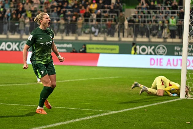 Fußball I Frauen I Saison 2025-2026 I Bundesliga I 14. Spieltag I VfL Wolfsburg - Hamburger SV I 21.12.2025 Torjubel Alexandra Popp (11, VfL Wolfsburg) Freisteller, Nahaufnahme, Porträt, Portrait, Einzelfoto, Einzelbild, Körper Wolfsburg AOK Stadion Niedersachsen Deutschland Copyright: xLobeca InesxHähnelx