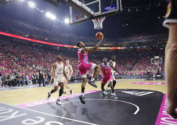Jeff Garrett Telekom Baskets Bonn vs. FC Bayern München Basketball Rekordspiel vor über 19.000 Zuschauern in der Lanxess Arena (Kölnarena, Koelnarena) 31. Speiltag - Saison 2025 26