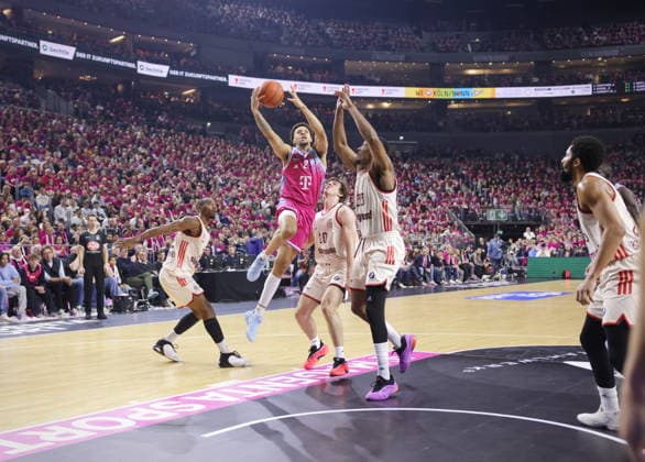 Alijah Comithier Telekom Baskets Bonn vs. FC Bayern München Basketball Rekordspiel vor über 19.000 Zuschauern in der Lanxess Arena (Kölnarena, Koelnarena) 31. Speiltag - Saison 2025 26