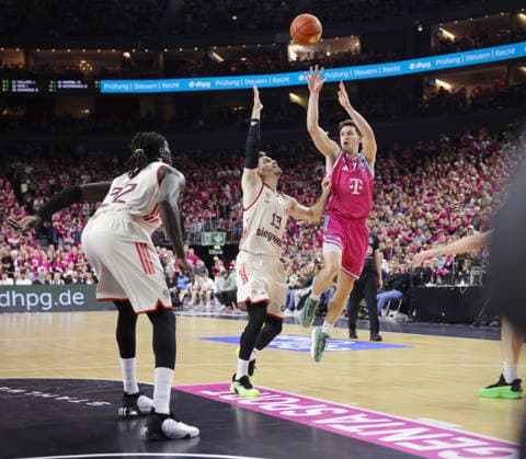 Grayson Murphy Telekom Baskets Bonn vs. FC Bayern München Basketball Rekordspiel vor über 19.000 Zuschauern in der Lanxess Arena (Kölnarena, Koelnarena) 31. Speiltag - Saison 2025 26