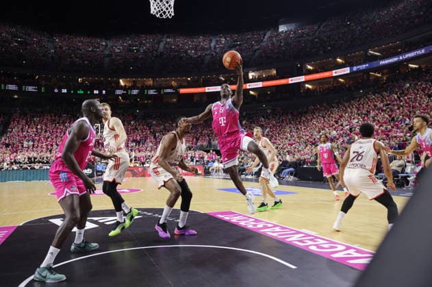 Tylan Birts Telekom Baskets Bonn vs. FC Bayern München Basketball Rekordspiel vor über 19.000 Zuschauern in der Lanxess Arena (Kölnarena, Koelnarena) 31. Speiltag - Saison 2025 26