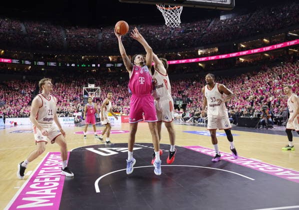 Michael Kessens Telekom Baskets Bonn vs. FC Bayern München Basketball Rekordspiel vor über 19.000 Zuschauern in der Lanxess Arena (Kölnarena, Koelnarena) 31. Speiltag - Saison 2025 26