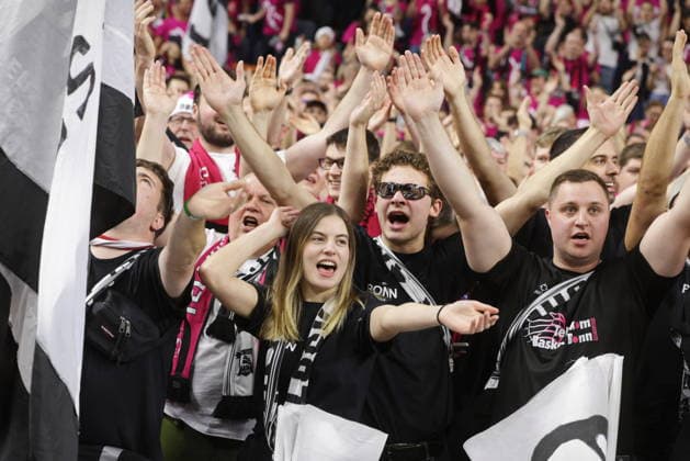 Fans Telekom Baskets Bonn vs. FC Bayern München Basketball Rekordspiel vor über 19.000 Zuschauern in der Lanxess Arena (Kölnarena, Koelnarena) 31. Speiltag - Saison 2025 26