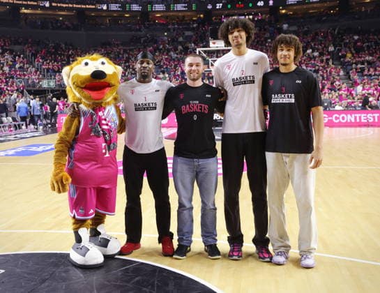 3-Punkte-Shootout Telekom Baskets Bonn vs. FC Bayern München Basketball Rekordspiel vor über 19.000 Zuschauern in der Lanxess Arena (Kölnarena, Koelnarena) 31. Speiltag - Saison 2025 26