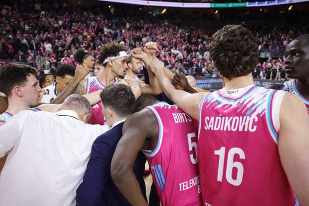 Niederlage: Telekom Baskets Bonn vs. FC Bayern München Basketball Rekordspiel vor über 19.000 Zuschauern in der Lanxess Arena (Kölnarena, Koelnarena) 31. Speiltag - Saison 2025 26