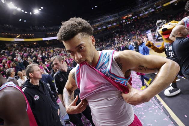 Niederlage: Alijah Comithier Telekom Baskets Bonn vs. FC Bayern München Basketball Rekordspiel vor über 19.000 Zuschauern in der Lanxess Arena (Kölnarena, Koelnarena) 31. Speiltag - Saison 2025 26