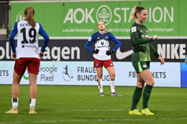 Fußball I Frauen I Saison 2025-2026 I Bundesliga I 14. Spieltag I VfL Wolfsburg - Hamburger SV I 21.12.2025 Enttäuschung über die Niederlage bei Victoria Schulz (19, Hamburger SV) und Nina Räcke (39, Hamburger SV) Wolfsburg AOK Stadion Niedersachsen Deutschland Copyright: xLobeca InesxHähnelx