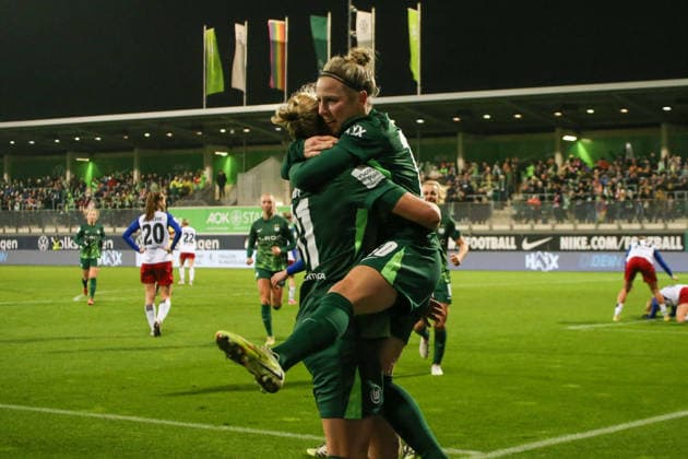 21.12.2025, xgrfx, Fussball Google Pixel Frauen-Bundesliga, VfL Wolfsburg - Hamburger SV v.l. Tor, Alexandra Popp (VfL Wolfsburg) (DFL DFB REGULATIONS PROHIBIT ANY USE OF PHOTOGRAPHS as IMAGE SEQUENCES and or QUASI-VIDEO) Wolfsburg