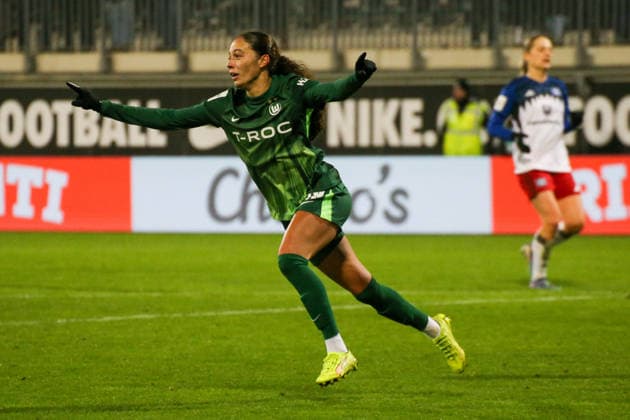 21.12.2025, xgrfx, Fussball Google Pixel Frauen-Bundesliga, VfL Wolfsburg - Hamburger SV v.l. Tor, Kessya Bussy (VfL Wolfsburg) (DFL DFB REGULATIONS PROHIBIT ANY USE OF PHOTOGRAPHS as IMAGE SEQUENCES and or QUASI-VIDEO) Wolfsburg