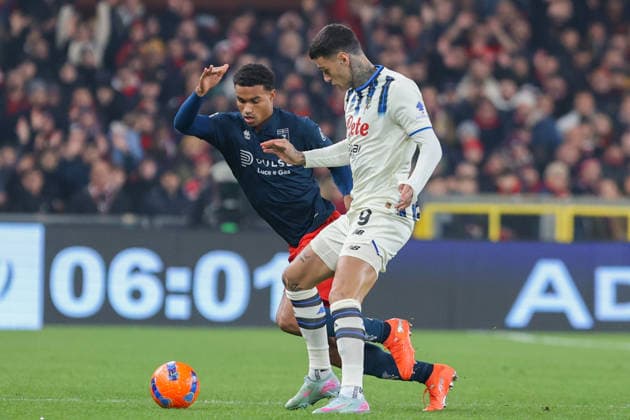 GenoaÕs Alessandro Marcandalli fights for the ball with Atalanta s Gianluca Scamacca during the Serie A soccer match between Genoa and Atalanta at the Luigi Ferraris Stadium in Genoa, Italy - Sunday, December 21, 2025. - Soccer .  Copyright: xTanoxPecoraro LaPressex