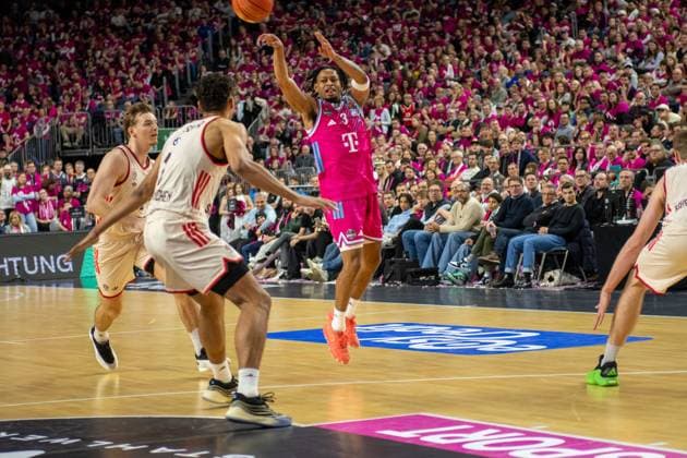 Zachery Cooks, Point Guard, (Telekom Baskets Bonn 3), , Telekom Baskets Bonn vs. FC Bayern Basketball, Basketball, BBL, 31. Spieltag, 21.12.2025 Koeln Nordrhein-Westfalen Deutschland