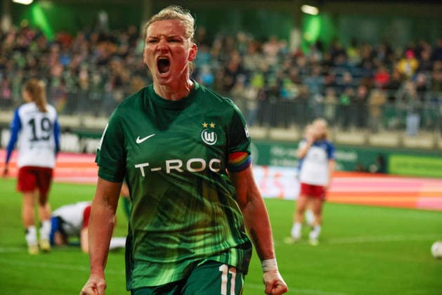 Wolfsburg, Deutschland 21. Dezember 2025: 1. BL - Frauen - 2025 2026 - VfL Wolfsburg vs. Hamburger SV Im Bild: Torschützin Alexandra Popp (VfL) macht das Tor zum 2:1 für Wolfsburg und jubelt DFB regulations prohibit any use of photographs as image sequences and or quasi-video AOK Stadion Niedersachsen Copyright: xFotostandx xFantinix