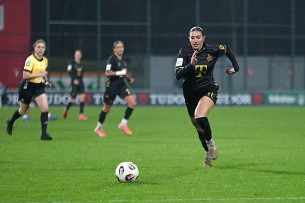 Google Pixel Frauen-Bundesliga, RB Leipzig - 1. FC Köln; 21.12.2025 Zoe Hasenauer (16, 1. FC Köln). Fußball, Google Pixel Frauen-Bundesliga, Saison 2025 2026, 14. Spieltag: RB Leipzig vs. 1. FC Köln am 21.12.2025, Trainingszentrum Cottaweg, Leipzig. DFB REGULATIONS PROHIBIT ANY USE OF PHOTOGRAPHS AS IMAGE SEQUENCES AND OR QUASI-VIDEO. Copyright: xBEAUTIFULxSPORTS JanxKaeferx