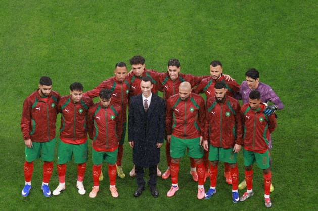 MOROCCO, RABAT - 21 December 2025 - Morocco s Crown Prince Moulay El Hassan (C) pose for a picture for with Morocco national team, Nationalteam photo, Sofyan Amrabat, Noussair Mazraoui, Azzedine Ounahi, Yassine Bounou Brahim Diaz, El Mehdi Al Harrar, during the Africa Cup of Nations 2025 group A match between National team of Morocco and National team Comoros at the Prince Moulay Abdellah Stadium in Rabat on 21 December 2025 Morocco v Comoros - AFCON 2025 - Group A Copyright: xSFSIx