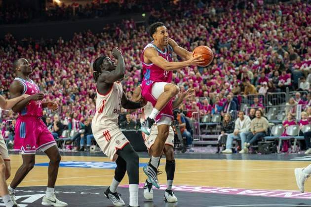 Wenyen Gabriel, Center, (FC Bayern Basketball 32),Joel Aminu, Shooting Guard, (Telekom Baskets Bonn 21), Patrick Heckmann, Power Forward, (Telekom Baskets Bonn 33), , Telekom Baskets Bonn vs. FC Bayern Basketball, Basketball, BBL, 31. Spieltag, 21.12.2025 Koeln Nordrhein-Westfalen Deutschland