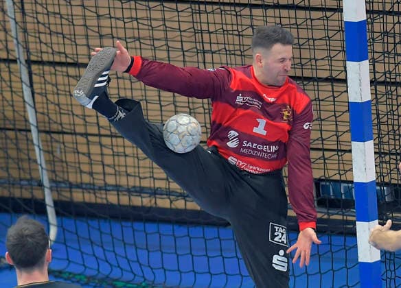 21.12.2025, Dresdens Torwart Marino Mallwitz hält, Handball, 2. Bundesliga, HC Elbflorenz Dresden - TV Großwallstadt, (c) Dresden