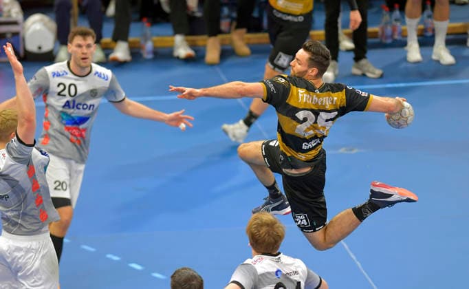 21.12.2025, Dresdens Sebastian Greß wirft, Handball, 2. Bundesliga, HC Elbflorenz Dresden - TV Großwallstadt, (c) Dresden