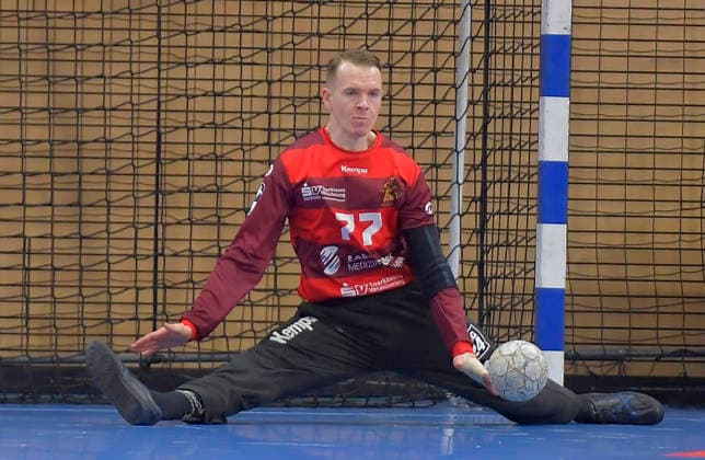 21.12.2025, Dresdens Torwart Robin Cantegrel hält einen Ball, Handball, 2. Bundesliga, HC Elbflorenz Dresden - TV Großwallstadt, (c) Dresden