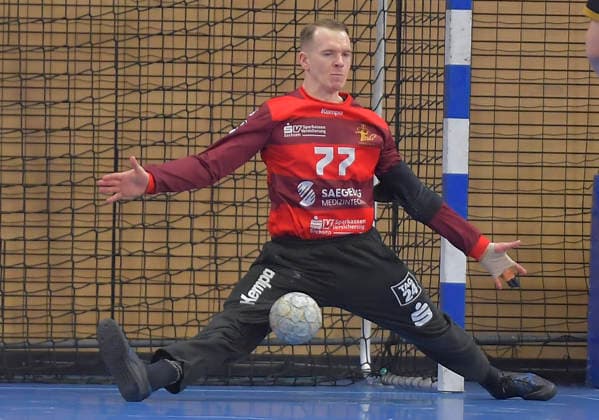 21.12.2025, Dresdens Torwart Robin Cantegrel hält einen Ball, Handball, 2. Bundesliga, HC Elbflorenz Dresden - TV Großwallstadt, (c) Dresden