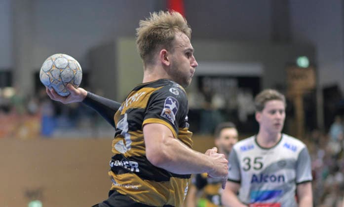 21.12.2025, Dresdens Anton Preußner wirft von außen, Handball, 2. Bundesliga, HC Elbflorenz Dresden - TV Großwallstadt, (c) Dresden