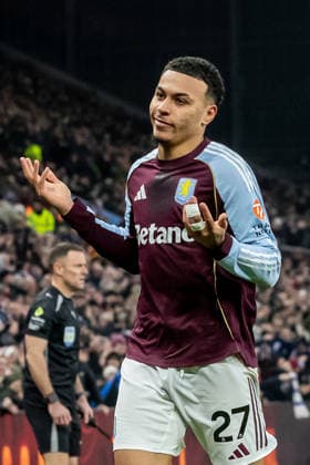 Aston Villa v Manchester United, ManU Premier League 21 12 2025. GOAL scores 2-1 Aston Villa midfielder Morgan Rogers (27) scores and celebrates during the Premier League match between Aston Villa and Manchester United at Villa Park, Birmingham, England on 21 December 2025. Birmingham Villa Park West Midlands England Editorial use only DataCo restrictions apply See www.football-dataco.com , Copyright: xManjitxNarotrax PSI-23452-0124