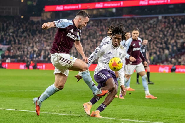 Aston Villa v Manchester United, ManU Premier League 21 12 2025. Aston Villa midfielder John McGinn (7) crosses the ball during the Premier League match between Aston Villa and Manchester United at Villa Park, Birmingham, England on 21 December 2025. Birmingham Villa Park West Midlands England Editorial use only DataCo restrictions apply See www.football-dataco.com , Copyright: xManjitxNarotrax PSI-23452-0138