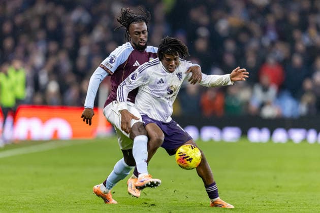 Aston Villa v Manchester United, ManU Premier League 21 12 2025. Manchester United defender Patrick Dorgu (13) battles for possession during the Premier League match between Aston Villa and Manchester United at Villa Park, Birmingham, England on 21 December 2025. Birmingham Villa Park West Midlands England Editorial use only DataCo restrictions apply See www.football-dataco.com , Copyright: xManjitxNarotrax PSI-23452-0221
