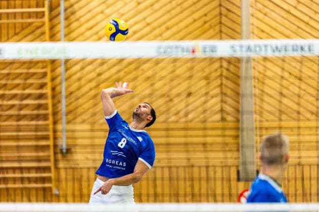21.12.2025, GER, Volleyball, 2.BL Maenner Sued, Saison 2025 2026, Blue Volleys Gotha - L.E. Volleys Dominik Duchac (Blue Volleys Gotha) 99867 Gotha Sporthalle Sportanlage Ernesti Thüringen Deutschland