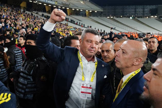 ISTANBUL, TURKEY - DECEMBER 20: Fenerbahce Sports Club President Sadettin Saran acknowledged the supporters amid chants following the Trendyol Turkish Super League match between Eyupspor and Fenerbahce SK at Ataturk Olympic Stadium on December 20, 2025 in Istanbul, Turkey. (Photo by Seskimphoto ) Eyupspor v Fenerbahce - Turkish Super League 2025 2026 
