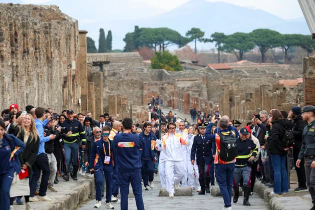 Pompei: December 22, 2025, Milan-Cortina 2026 Winter Olympics. The photo shows the Olympic torch passing through the Archaeological Park. Actor Jackie Chan  Copyright: xAlessandroxGarofalo LaPressex