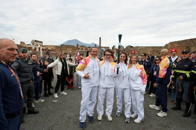 Pompei: December 22, 2025, Milan-Cortina 2026 Winter Olympics. The photo shows the Olympic torch passing through the Archaeological Park. Actor Jackie Chan  Copyright: xAlessandroxGarofalo LaPressex