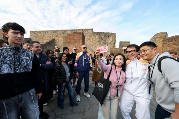 Pompei: December 22, 2025, Milan-Cortina 2026 Winter Olympics. The photo shows the Olympic torch passing through the Archaeological Park. Actor Jackie Chan  Copyright: xAlessandroxGarofalo LaPressex