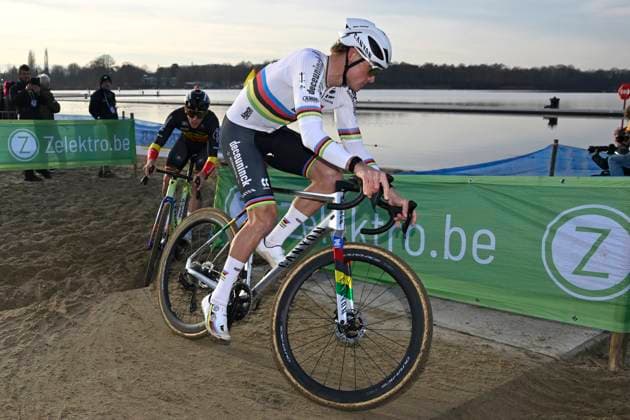 X2O Badkamers Trofee 2025-2026 Hofstade HOFSTADE, BELGIUM - DECEMBER 22 : Van Der Poel Mathieu (NED) of Alpecin-Deceuninck and Nys Thibau (BEL) of Baloise Glowi Lions during the 4th leg of the Plage Cross X2O Badkamers Trofee 2025-2026 a cyclocross race for Men Elite on December 22, 2025 in Hofstade, Belgium, 22 12 2025 ( Hofstade Belgium  Copyright: xNicoxVereeckenx