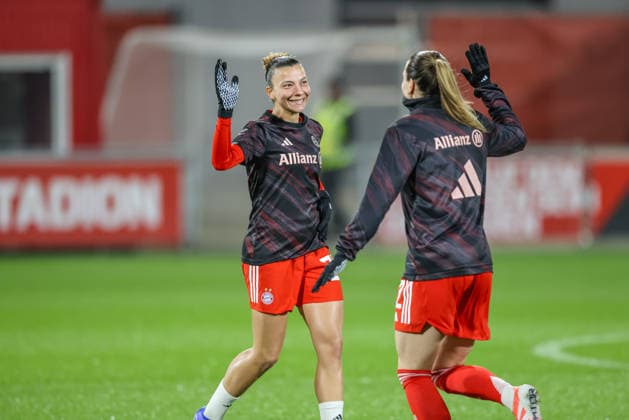 GER, Leverkusen, Bayer Leverkusen vs FC Bayern München, Google Pixel Frauen Bundesliga, Fussball, DFB, Spielzeit 2025 2026, Ulrich-Haberland-Stadion, 14. Spieltag im Bild: Arianna Caruso (Bayern München Frauen 27) vor dem Spiel DFB DFL REGULATIONS PROHIBIT ANY USE OF PHOTOGRAPHS AS IMAGE SEQUENCES AND OR QUASI-VIDEO, 22.12.2025 Copyright: HMBxMedia HendrikxHamelau