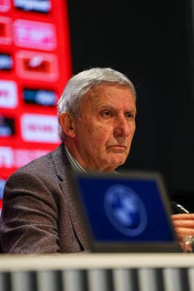 Svetislav Pesic (FC Bayern Basketball, neuer Chef-Trainer), GER, FC Bayern Basketball Pressekonferenz, Saison 2025 2026, 22.12.2025, GER, FC Bayern Basketball Pressekonferenz, Saison 2025 2026, 22.12.2025 Muenchen Copyright: xEibner-Pressefoto JennixMaulx EP_JML