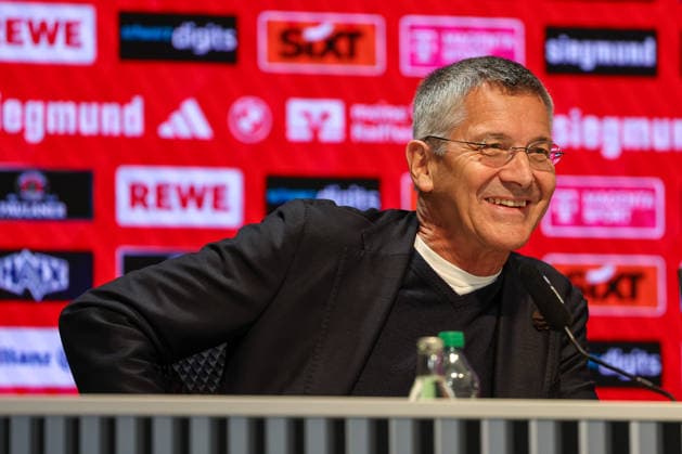 Herbert Hainer (FC Bayern Muenchen, Praesident) bei der Pressekonferenz zur Vorstellung des neuen FC Bayern Basketball Trainers, GER, FC Bayern Basketball Pressekonferenz, Saison 2025 2026, 22.12.2025, GER, FC Bayern Basketball Pressekonferenz, Saison 2025 2026, 22.12.2025 Muenchen Copyright: xEibner-Pressefoto JennixMaulx EP_JML