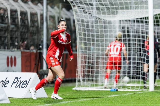 GOOGLE PIXEL Frauen-Bundesliga, Bayer 04 Leverkusen - FC Bayern München; 22.12.2025 Jovana Damnjanovic (FC Bayern München, 9) frustriert nach verpasster Chance GOOGLE PIXEL Frauen-Bundesliga, Bayer 04 Leverkusen - FC Bayern München, Leverkusen, Ulrich-Haberland-Stadion am 22.12.2025 DFB REGULATIONS PROHIBIT ANY USE OF PHOTOGRAPHS AS IMAGE SEQUENCES AND OR QUASI-VIDEO. Copyright: xBEAUTIFULxSPORTS Wunderlx