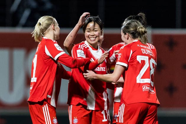 GOOGLE PIXEL Frauen-Bundesliga, Bayer 04 Leverkusen - FC Bayern München; 22.12.2025 Jubel zum 0:2 durch Momoko Tanikawa (FC Bayern München, 18) nach Elfmeter, Tor, Torjubel GOOGLE PIXEL Frauen-Bundesliga, Bayer 04 Leverkusen - FC Bayern München, Leverkusen, Ulrich-Haberland-Stadion am 22.12.2025 DFB REGULATIONS PROHIBIT ANY USE OF PHOTOGRAPHS AS IMAGE SEQUENCES AND OR QUASI-VIDEO. Copyright: xBEAUTIFULxSPORTS Wunderlx
