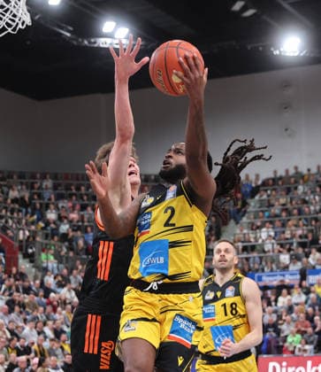 Ludwigsburg , easyCredit Basketball Bundesliga MHP Riesen Ludwigsburg vs. Rasta Vechta , Tray Buchanan ( Riesen )