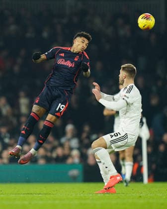 Fulham v Nottingham Forest, Premier League Igor Jesus of Nottingham Forest under pressure from Joachim Andersen of Fulham during the Fulham v Nottingham Forest Premier League match at Craven Cottage, London, England on 22 December 2025 Credit: Dylan Hepworth Every Second Media Editorial use only. All images are copyright Every Second Media Limited. No images may be reproduced without prior permission. All rights reserved. Premier League and Football League images are subject to licensing agreements with Football DataCo Limited. see https: www.football-dataco.com Copyright: xIMAGO EveryxSecondxMediax ESM-1722-0019 DylanxHepworthx xEveryxSecondxMediax