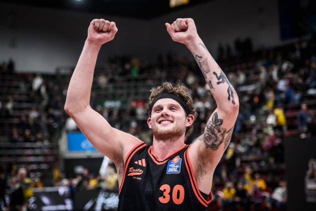 Booker Coplin (Rasta Vechta, 30) - Jubel, Freude, Siegerpose GER, MHP Riesen Ludwigsburg - RASTA Vechta, easycredit BBL, Basketball, Bundesliga, 11. Spieltag, Spielzeit 2025 2026, 22.12.2025 GER, MHP Riesen Ludwigsburg - RASTA Vechta, easycredit BBL, Basketball, Bundesliga, 11. Spieltag, Spielzeit 2025 2026, 22.12.2025 Ludwigsburg Copyright: xSandyxDinkelackerx EP_SDR