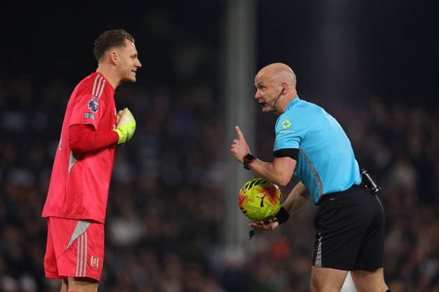 22nd December 2025; Craven Cottage, Fulham, London, England; Premier League Football, Fulham versus Nottingham Forest; Referee Anthony Taylor giving a warning to Goalkeeper Bernd Leno of Fulham for time wasting  JohnxPatrickxFletcher