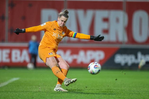 GER, Leverkusen, Bayer Leverkusen vs FC Bayern München, Google Pixel Frauen Bundesliga, Fussball, DFB, Spielzeit 2025 2026, Ulrich-Haberland-Stadion, 14. Spieltag im Bild: Friederike Repohl (Bayer Leverkusen Frauen 27) DFB DFL REGULATIONS PROHIBIT ANY USE OF PHOTOGRAPHS AS IMAGE SEQUENCES AND OR QUASI-VIDEO, 22.12.2025 Copyright: HMBxMedia HendrikxHamelau