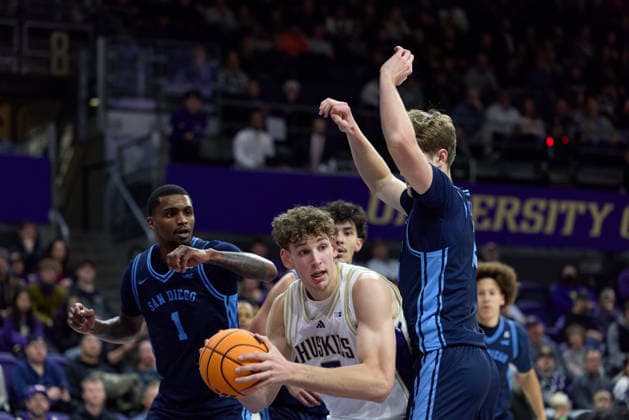 December 22, 2025, Seattle, Washington, USA: Washington forward HANNES STEINBACH (6) faces defensive pressure during the NCAA, College League, USA menÃ¢â‚¬â ¢s basketball match between the Washington Huskies and San Diego Toreros at Alaska Airlines Arena on December 22, 2025 in Seattle, Washington. Seattle USA - ZUMAd218 20251222_zsp_d218_009 Copyright: xRichardxDizonx
