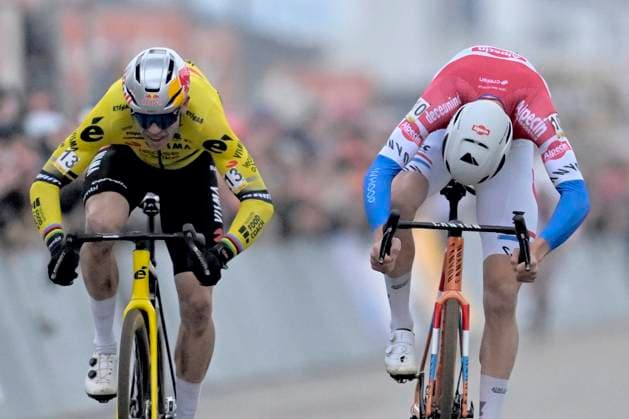Sport Themen der Woche KW52 Telenet Superprestige 2025-2026 Heusden-Zolder HEUSDEN-ZOLDER, BELGIUM - DECEMBER 23 : Del Grosso Tibor (NED) of Alpecin-Deceuninck wins, second place for Van Aert Wout (BEL) of Team Visma - Lease A Bike during the 5th leg of the Heusden-Zolder Telenet Superprestige 2025-2026 a cyclocross race for Men Elite on December 23, 2025 in Heusden-Zolder, Belgium, 23 12 2025 ( Heusden-Zolder Belgium  Copyright: xSesx