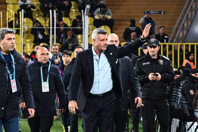 Fenerbahce v Besiktas - Ziraat Turkish Cup ISTANBUL, TURKIYE - DECEMBER 23: President of Fenerbahce Sadettin Saran salutes the fans ahead of the Ziraat Turkish Cup Group C match between Fenerbahce and Besiktas at Chobani Stadium in Istanbul Turkiye, on December 23, 2025. Oguz Yeter Anadolu Istanbul Turkey. Editorial use only. Please get in touch for any other usage.  Copyright: x2025xAnadoluxOguzxYeterx