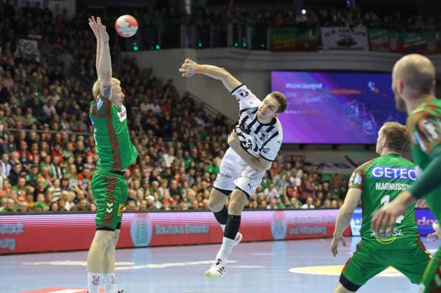 23.12.2025, xtgx, SC Magdeburg - THW Kiel v.l. Nikola Bilyk (Kiel, 53) wirft Tor, Torschuetze, erzielt Tor, Treffer, scores the goal Magdeburg