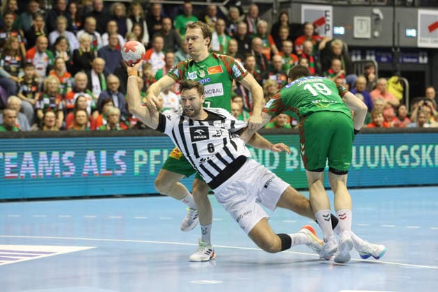 23.12.2025, xtgx, SC Magdeburg - THW Kiel v.l. Felix Claar (Magdeburg, 7), Harald Reinkind (Kiel, 6), Elvar Orn Jonsson (Magdeburg, 19) Zweikampf, Duell, Kampf, tackle Magdeburg